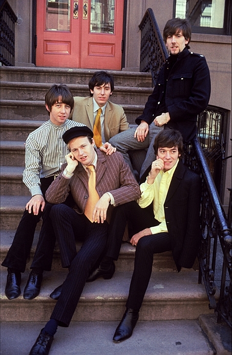 hollies in NYC(img.photobucket.com)